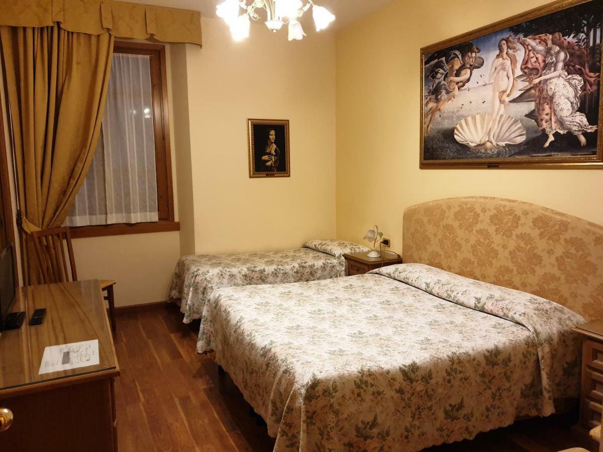 Ronta Hotel La Rosa מראה חיצוני תמונה